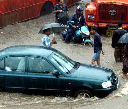 Traffic as usual ~ PTI PHOTO 26/07/2005