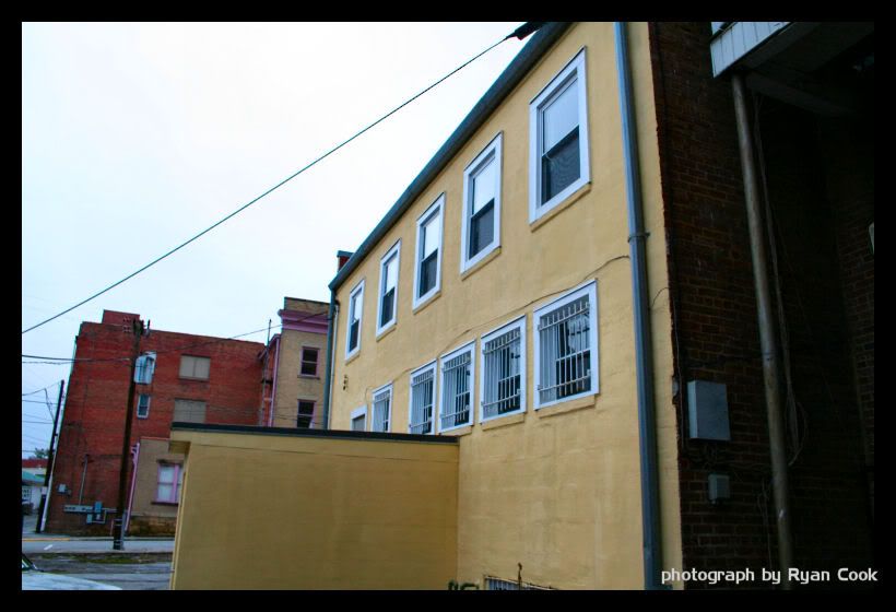 IMAGE: http://i22.photobucket.com/albums/b309/attakreload/apartment_bottom.jpg