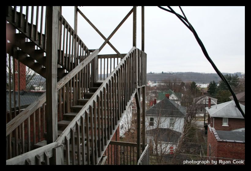 IMAGE: http://i22.photobucket.com/albums/b309/attakreload/apartment_steps.jpg