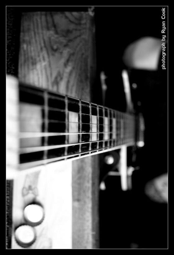 IMAGE: http://i22.photobucket.com/albums/b309/attakreload/crap_depthoffield.jpg