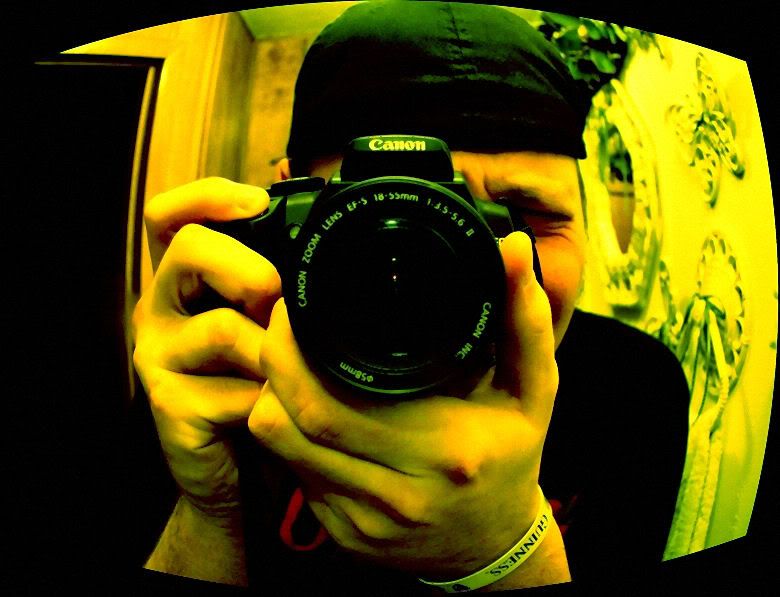 IMAGE: http://i22.photobucket.com/albums/b309/attakreload/fisheye2.jpg