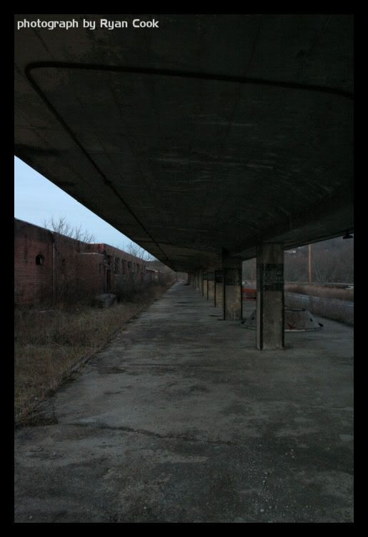 IMAGE: http://i22.photobucket.com/albums/b309/attakreload/overhang.jpg