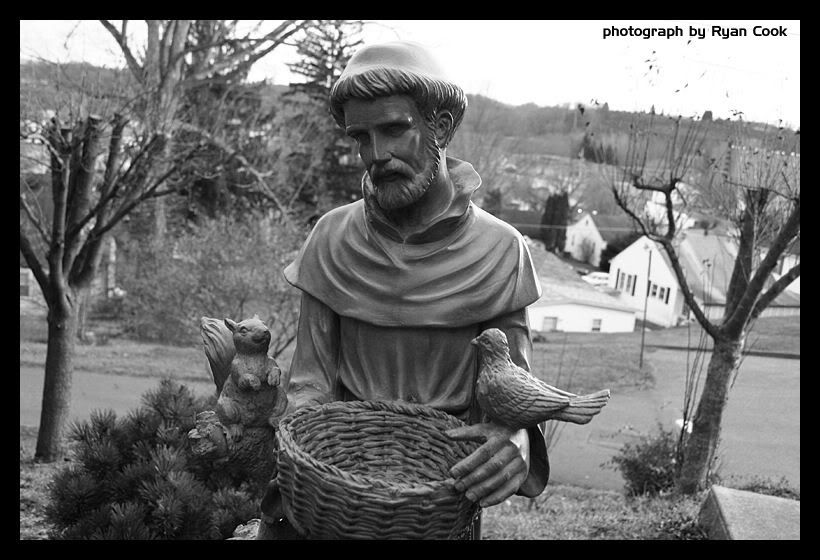 IMAGE: http://i22.photobucket.com/albums/b309/attakreload/statue_church_bwconversion.jpg