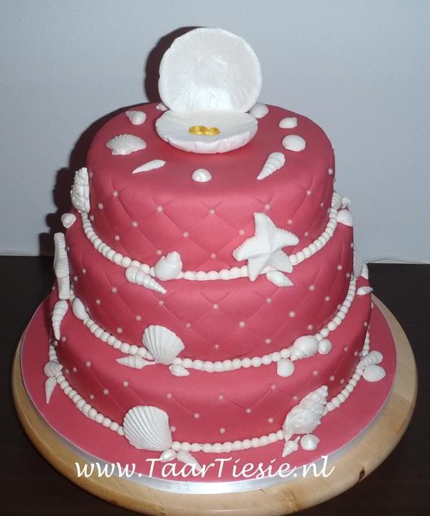 http://i22.photobucket.com/albums/b310/PatriciaVakantie/Taarten/schelpen_bruidstaart_02.jpg