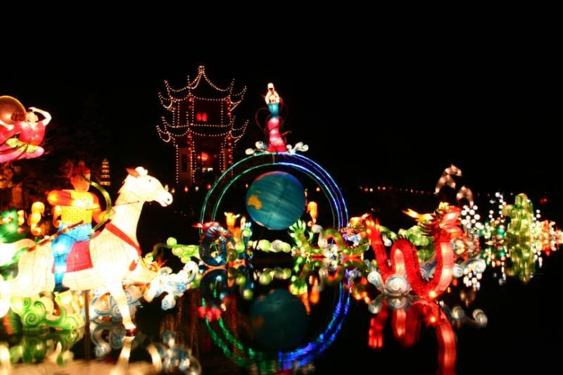 IMAGE: http://i22.photobucket.com/albums/b313/SRT101/Chinese%20Lanterns%202007/IMG_6561.jpg