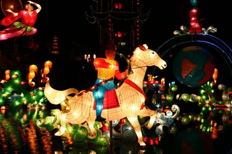 IMAGE: http://i22.photobucket.com/albums/b313/SRT101/Chinese%20Lanterns%202007/IMG_6566.jpg