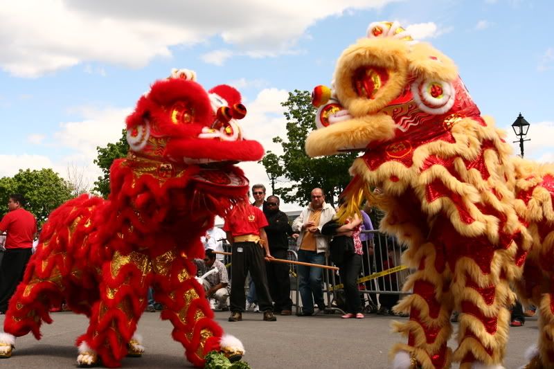 IMAGE: http://i22.photobucket.com/albums/b313/SRT101/Chinese%20Lion%20Dance/IMG_7981.jpg