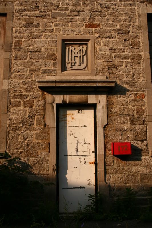 IMAGE: http://i22.photobucket.com/albums/b313/SRT101/Doors/IMG_8625.jpg