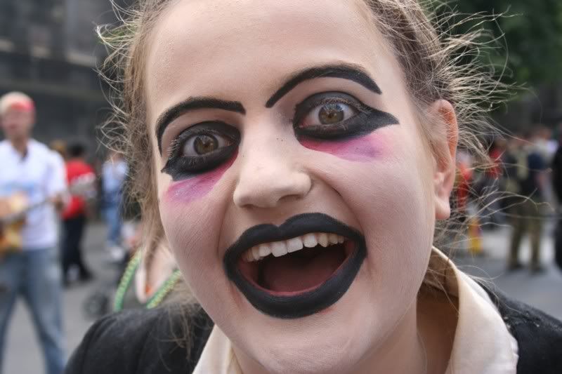 IMAGE: http://i22.photobucket.com/albums/b313/SRT101/Fringe1.jpg