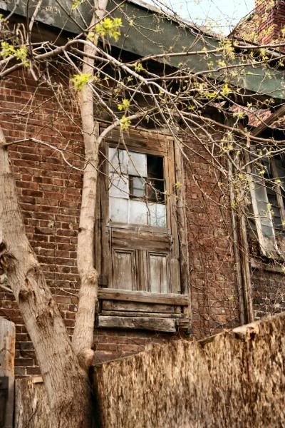 IMAGE: http://i22.photobucket.com/albums/b313/SRT101/Montreal/Griffintown/SecondStoryDoor.jpg