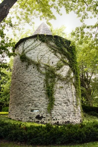 IMAGE: http://i22.photobucket.com/albums/b313/SRT101/Montreal/IMG_8675.jpg