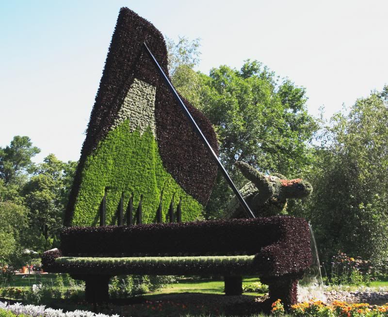 IMAGE: http://i22.photobucket.com/albums/b313/SRT101/Mosaicultures/IMG_0964-1_zps1e7dbca9.jpg