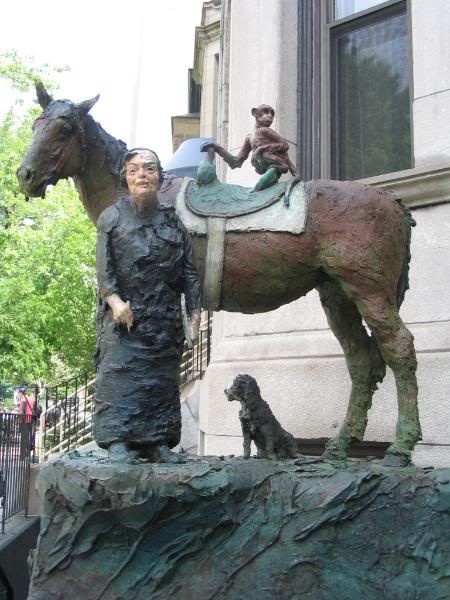 IMAGE: http://i22.photobucket.com/albums/b313/SRT101/Statues/IMG_1706.jpg