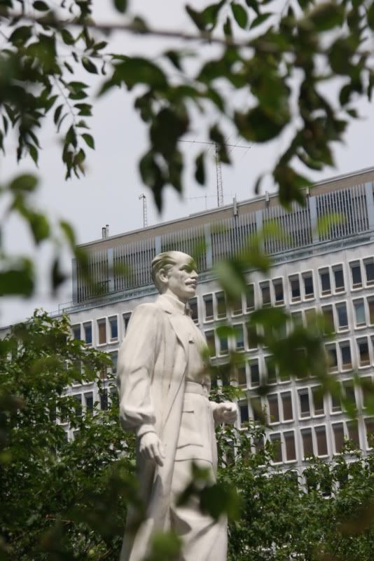 IMAGE: http://i22.photobucket.com/albums/b313/SRT101/Statues/IMG_6414.jpg