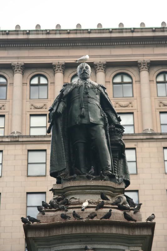 IMAGE: http://i22.photobucket.com/albums/b313/SRT101/Statues/Oldnew0006.jpg