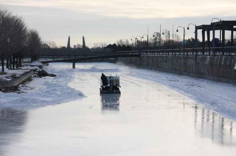 IMAGE: http://i22.photobucket.com/albums/b313/SRT101/Weekly%20Shots/IMG_3644.jpg