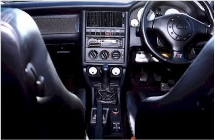 1995_Audi_RS2_inside.jpg