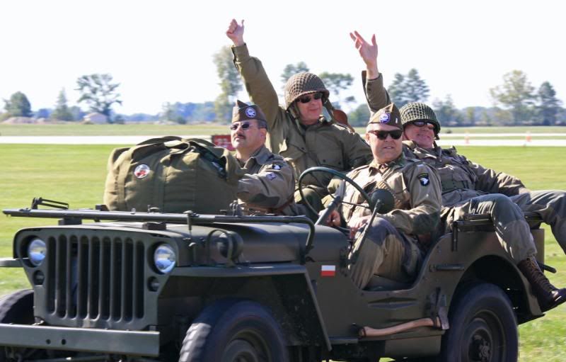 IMAGE: http://i22.photobucket.com/albums/b314/1953roadmaster/Victory%20Days%2008-2/IMG_2956_edited-1.jpg