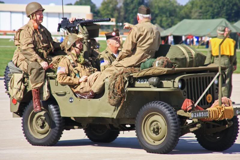 IMAGE: http://i22.photobucket.com/albums/b314/1953roadmaster/Victory%20Days%2008/IMG_2520-1.jpg