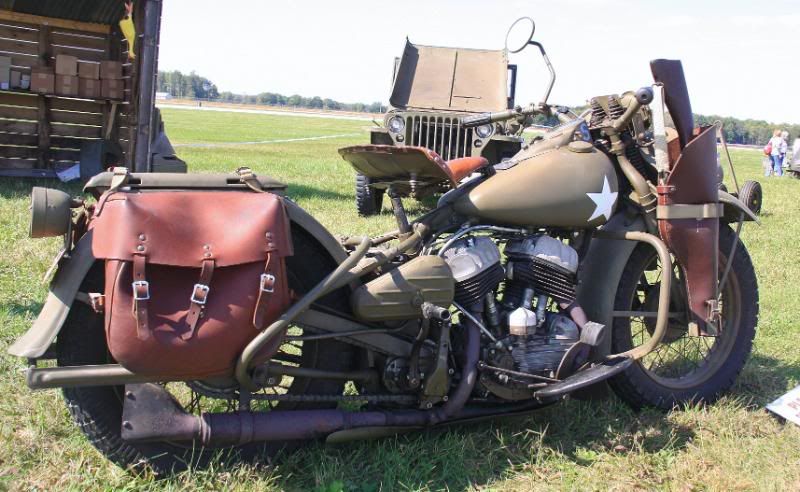 IMAGE: http://i22.photobucket.com/albums/b314/1953roadmaster/Victory%20Days%2008/IMG_2648-1.jpg