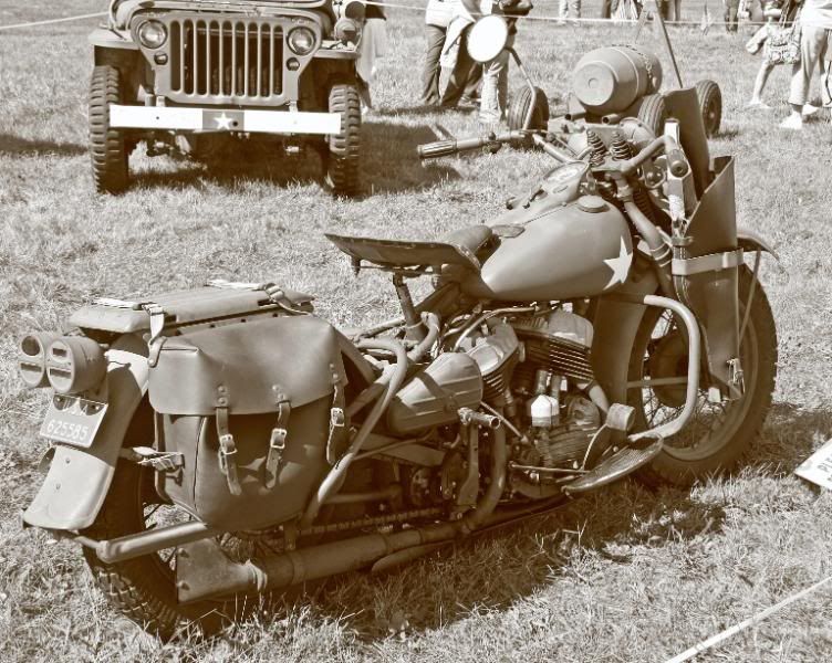 IMAGE: http://i22.photobucket.com/albums/b314/1953roadmaster/Victory%20Days%2008/IMG_2651-1.jpg