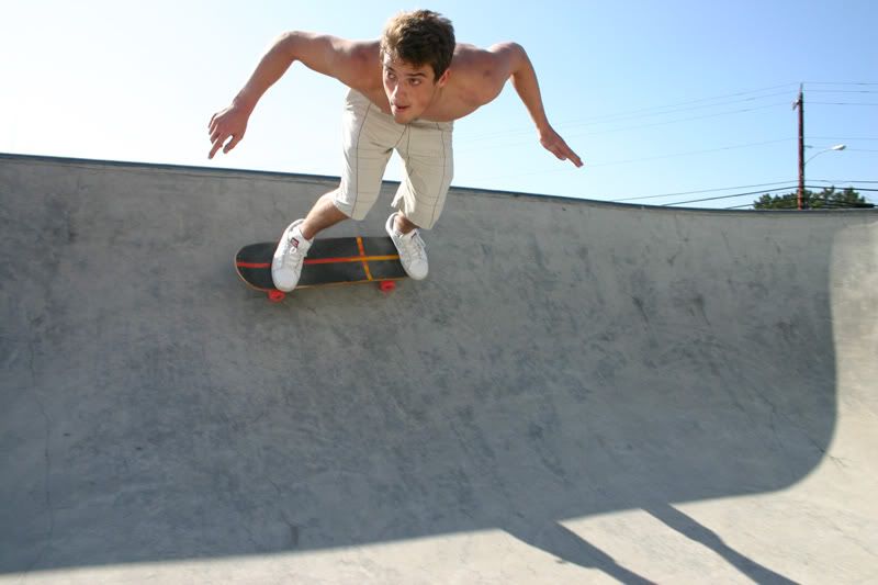 IMAGE: http://i22.photobucket.com/albums/b324/CaseyLawrence/moraga-skate-024-forum.jpg