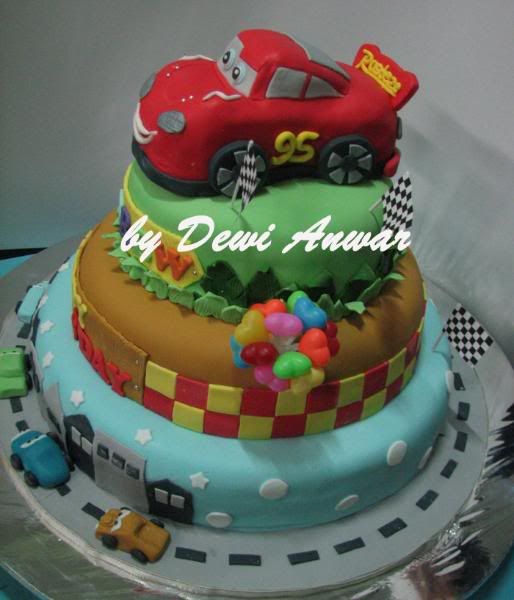 images of cars cakes. Lightning Mcqueen Cake