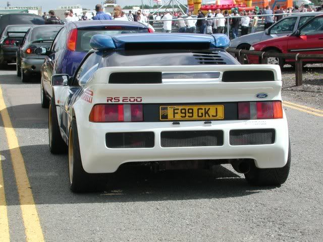 [img width=640 height=480]http://i22.photobucket.com/albums/b329/cos4x4/rs200evo4.jpg[/img]