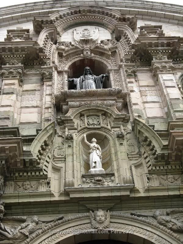 http://i22.photobucket.com/albums/b335/hardywang/Peru/Lima/Plaza%20de%20Armas/Cathedral/IMG_0534.jpg