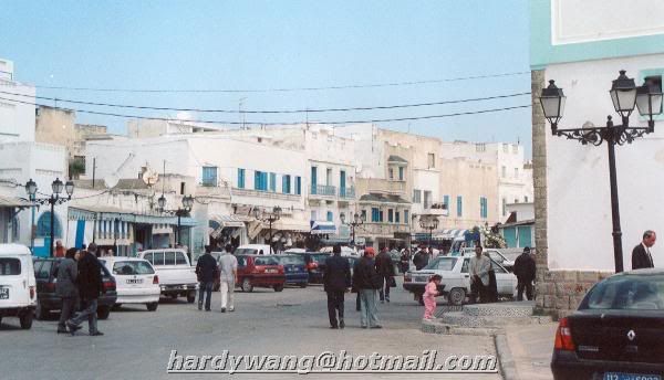 http://i22.photobucket.com/albums/b335/hardywang/Tunisia/Bizerte/medina_01.jpg