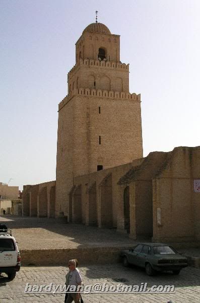 http://i22.photobucket.com/albums/b335/hardywang/Tunisia/Kairouan/mosque_01.jpg
