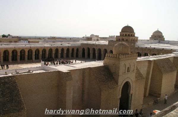 http://i22.photobucket.com/albums/b335/hardywang/Tunisia/Kairouan/mosque_03.jpg
