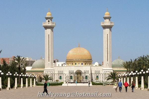 http://i22.photobucket.com/albums/b335/hardywang/Tunisia/Monastir/Mausoleum_Habib_Bourguiba_01.jpg
