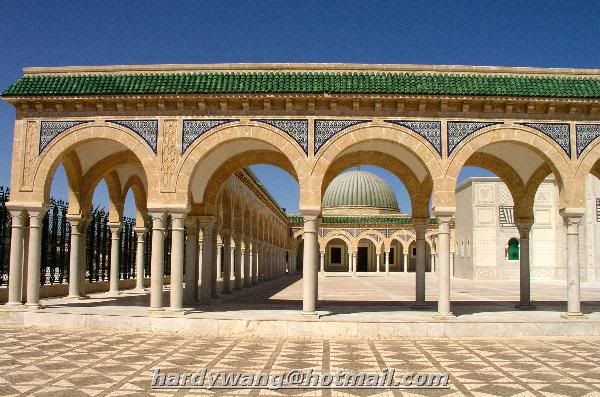 http://i22.photobucket.com/albums/b335/hardywang/Tunisia/Monastir/Mausoleum_Habib_Bourguiba_08.jpg