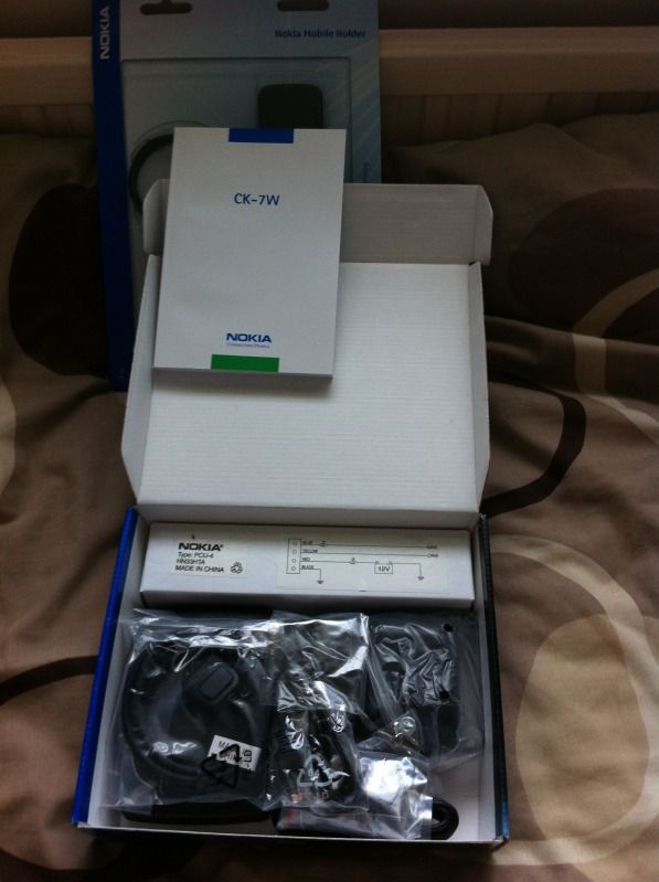 Brand New & boxed Nokia CK7W incar phone kit & a Nokia CR56 Phone