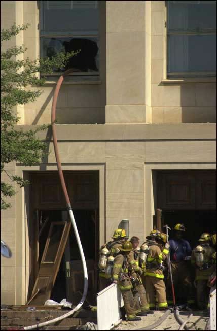 091101Pentagon_firemen2_jpg.jpg