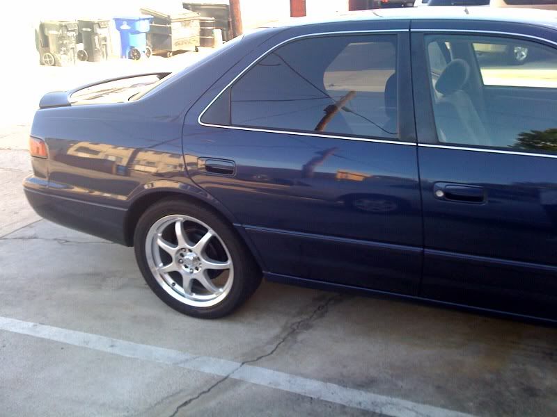 Toyota Camry LE 2023: Perpaduan Elegansi, Kenyamanan, dan Teknologi Modern