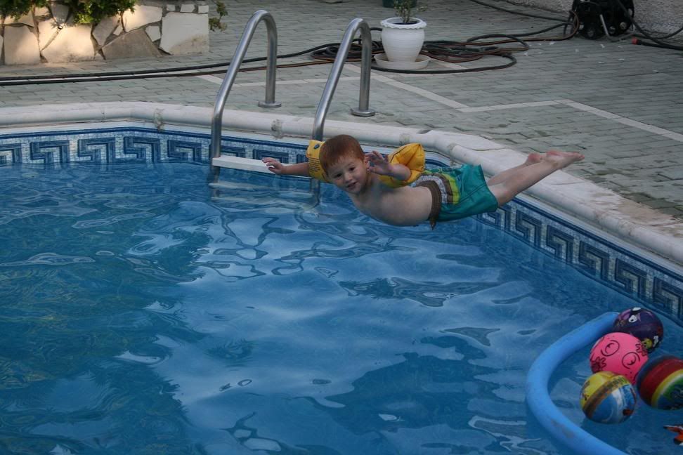 Morgandiving-flying11-8-08.jpg~original