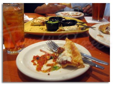 peach tea ^^ with the rolls and pizza ^o^