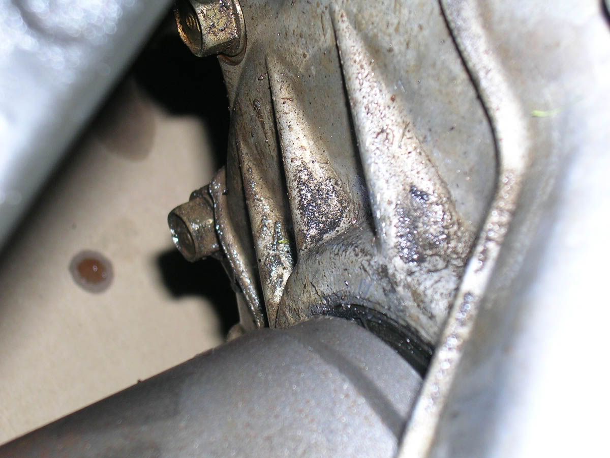 [pic] transmission leak ( HondaTech Honda Forum Discussion