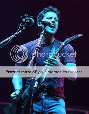 http://i22.photobucket.com/albums/b303/Teri1974/Nickelback/Ryan/ryan154-1.jpg