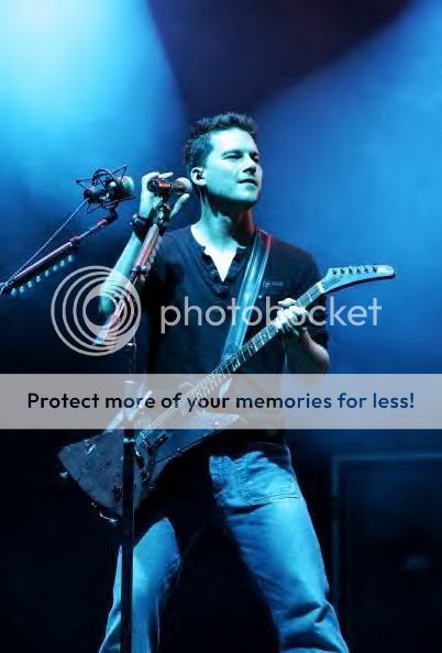 http://i22.photobucket.com/albums/b303/Teri1974/Nickelback/Ryan/ryan161.jpg